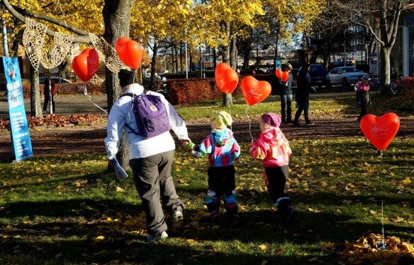 kids with balloons